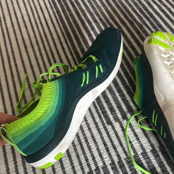 Nike Green and Blue Athletic Running Shoes - Picture 4 of 9